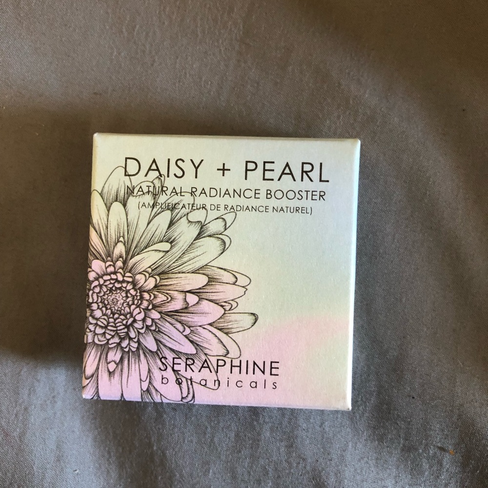 Daisy + pearl natural radiance booster